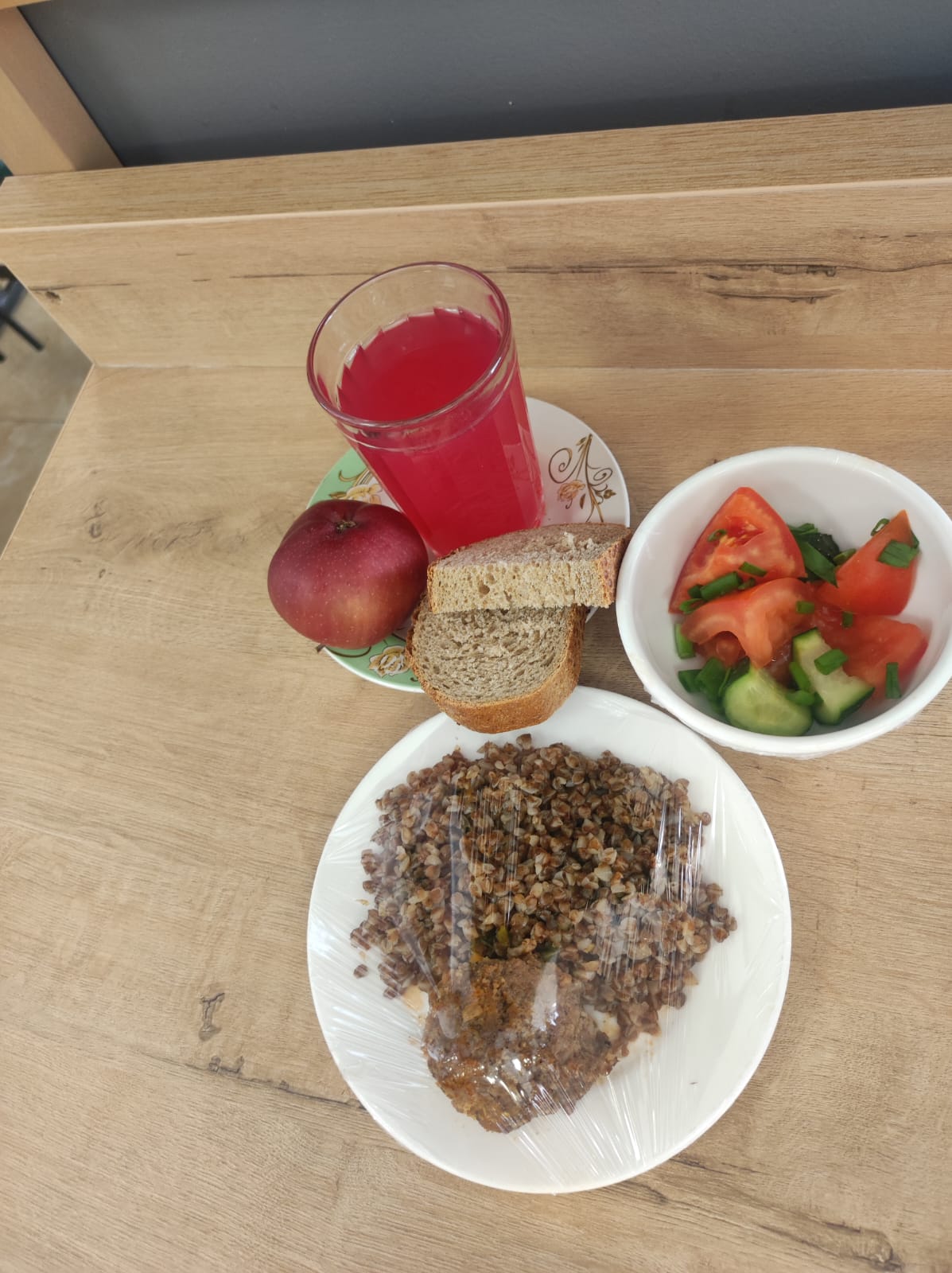 2023 жылғы 17 қарашаға арналған бюджет қаражаты есебінен студенттерді тегін тамақтандыру мәзірі Меню бесплатного питания обучающихся за счёт бюджетных средств на 17 ноября 2023 года